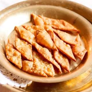 Namak Para | Namak Pare (Salty Diamond Cuts)