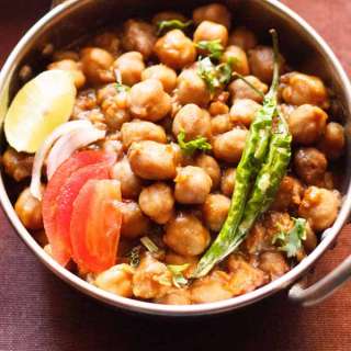 Chana Masala Recipe (Flavorful North Indian Curry)