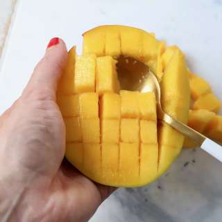 How To Cut A Mango