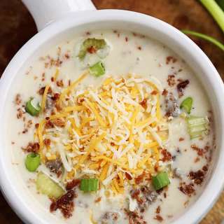 Slow Cooker Cheeseburger Soup