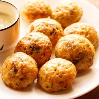 Paniyaram Recipe | Kuzhi Paniyaram (With Idli Batter)