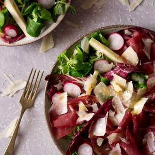 Bresaola salad with apple and radicchio