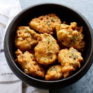 Vegetable Pakora Recipe (Crispy & Easy)