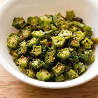 Vendakkai Poriyal | Ladies Finger Poriyal