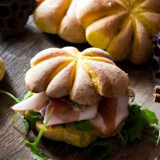 Pumpkin Bread Rolls