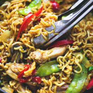One Pot Chicken & Veggie Ramen Stirfry