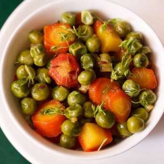 Gajar Matar ki Sabji (Carrots & Green Peas)