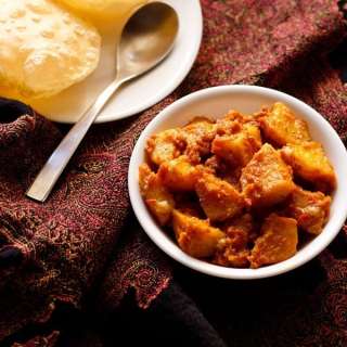 Alur Dom (Bengali Aloo Dum)