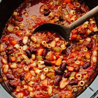 Slow Cooker Pasta e Fagioli Soup