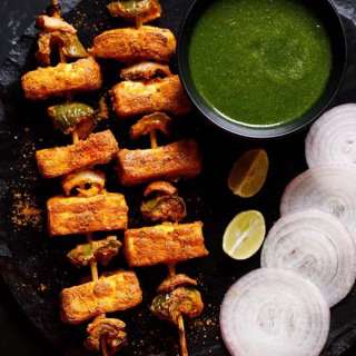Paneer Tikka Recipe (Tandoori Paneer Starter Snack)