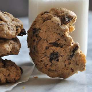 Soft Gluten-Free & Vegan Oatmeal Raisin Cookies