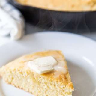 EASY VEGAN SKILLET CORNBREAD