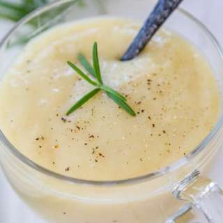 VEGAN GARLIC AND ROSEMARY POTATO SOUP