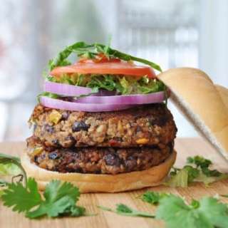 VEGAN SPICY BLACK BEAN QUINOA BURGER