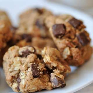 Crispy Vegan Chocolate Chunk Oatmeal Cookies