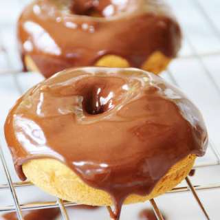 BAKED VEGAN PUMPKIN SPICE DOUGHNUTS WITH CHOCOLATE CINNAMON ICING