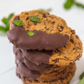 Vegan Mint Chocolate Chip Cookies