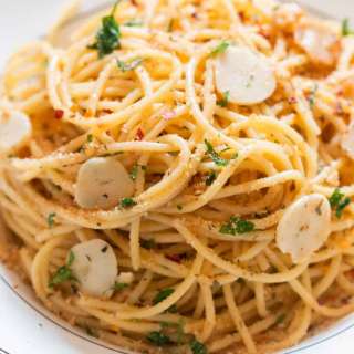 Garlic Spaghetti (Garlic and Olive Oil Pasta)