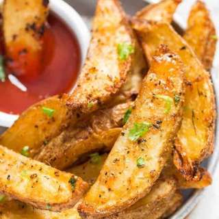 Easy Crispy Garlic Parmesan Oven Baked Potato Wedges