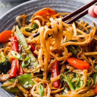 Easy 20-Minute Vegetable Lo Mein