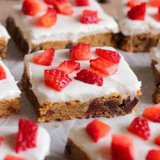 Chocolate Chip Cookie Cheesecake Bars with Strawberries