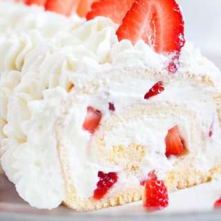 Easy Strawberry Swiss Roll