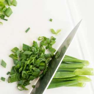 How to Cut Green Onions