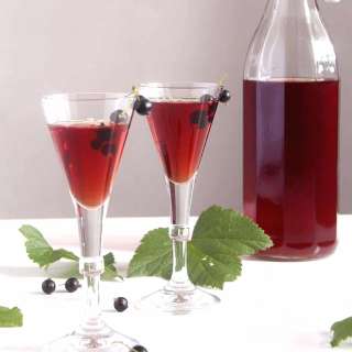 Crème de Cassis Recipe (Black Currant Liqueur)