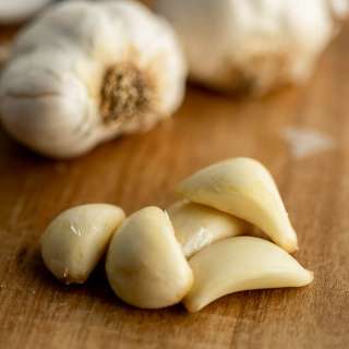 How to Peel Garlic Easily