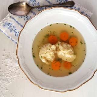 Romanian Semolina Dumpling Soup – Supa de galusti