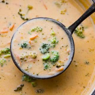 Copycat Panera Bread Broccoli Cheese Soup 