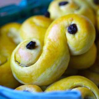 Lussekatter (saffron buns)