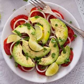 Panamanian Salad with Tomato and Avocado