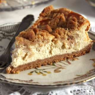 Apple Streusel Cheesecake
