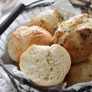 Easy Breakfast Bread Rolls