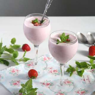Romanian Strawberry Foam (Spuma de capsuni)