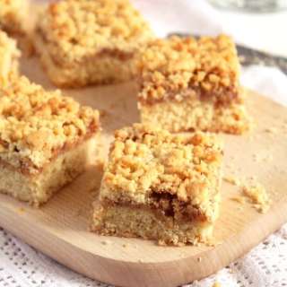 Apricot Jam Cake (With Crumbles)