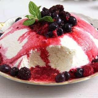 Yogurt Bomb with Berries