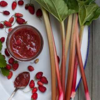 Strawberry-Rhubarb Honey Jam Recipe (sugar-free)
