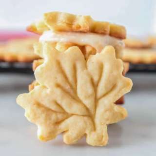 Maple Leaf Sandwich Cookies Celebrating #Canada150