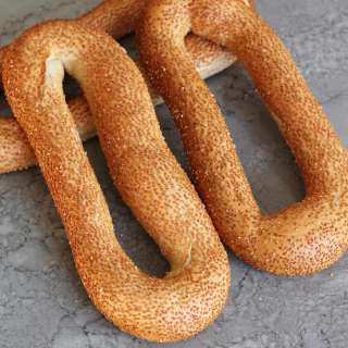 Jerusalem bagel (ka'ak al-quds or beigel yerushalmi)