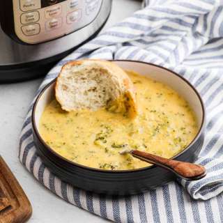 Instant Pot Broccoli Cheddar Soup