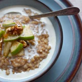 Apple Pie Steel-Cut Oats (Slow-Cooker)