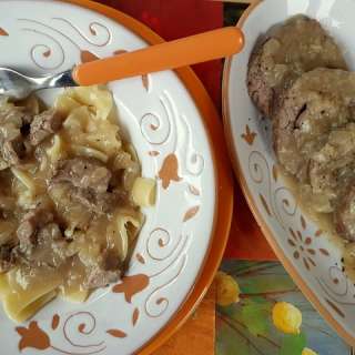 Maltagliati pasta with braised veal and onions (aggrassatu)