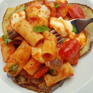Rigatoni pasta alla parmigiana
