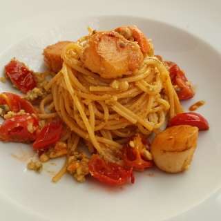Spaghetti with Scallops and Citrus Fruit
