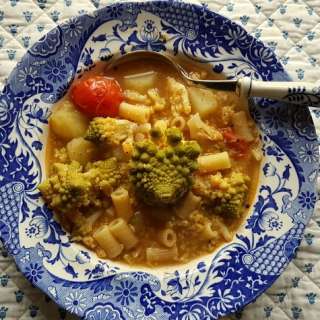 Romanesco broccoli pasta soup
