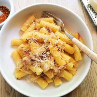 Pasta with Tropea onions and Lardo alla Toranese