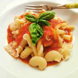 Tuscan Pomarola Tomato Sauce with Mixed Pasta (pasta mista)