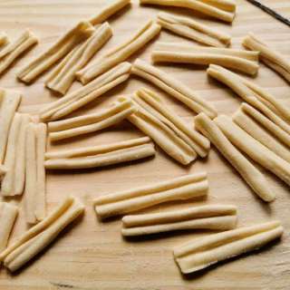 Homemade casarecce (2 ways) + 6 sauce recipes